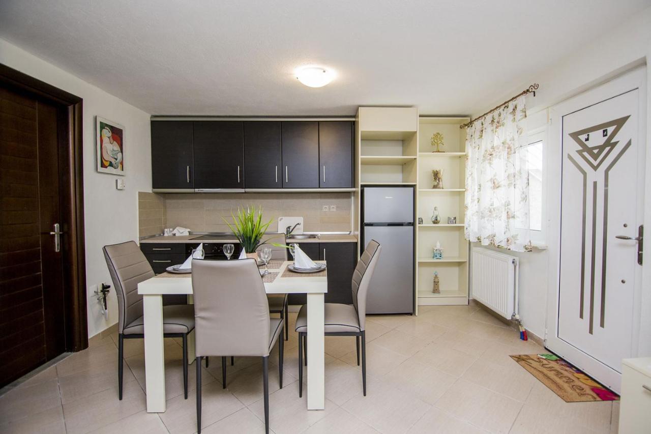 Kasta Bnb Ofrínion Esterno foto